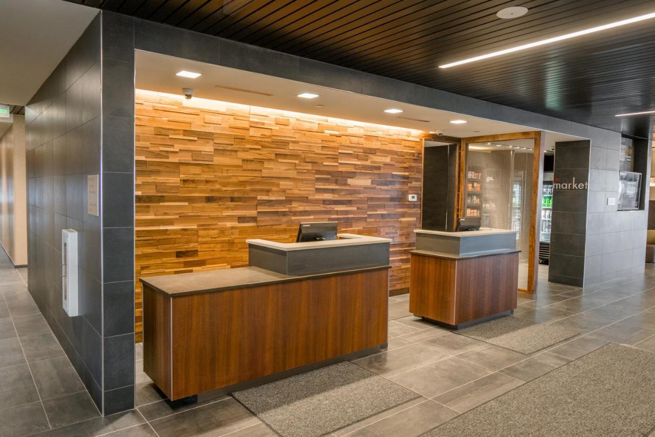 Courtyard By Marriott Fargo Hotel Exterior photo