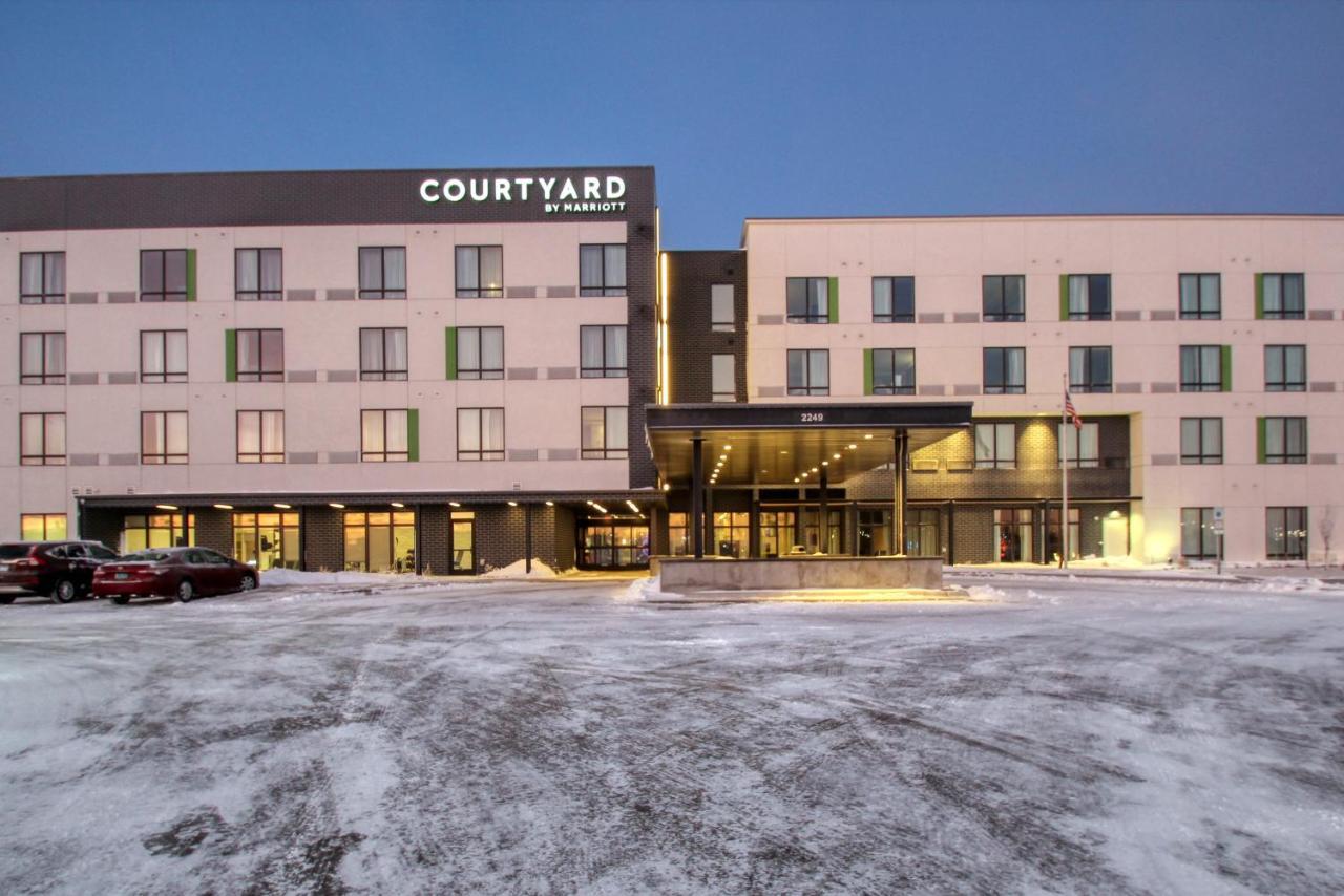Courtyard By Marriott Fargo Hotel Exterior photo