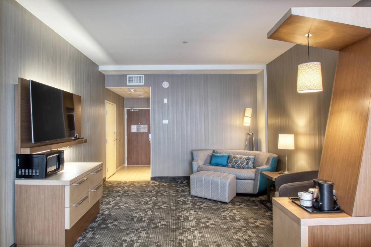 Courtyard By Marriott Fargo Hotel Exterior photo