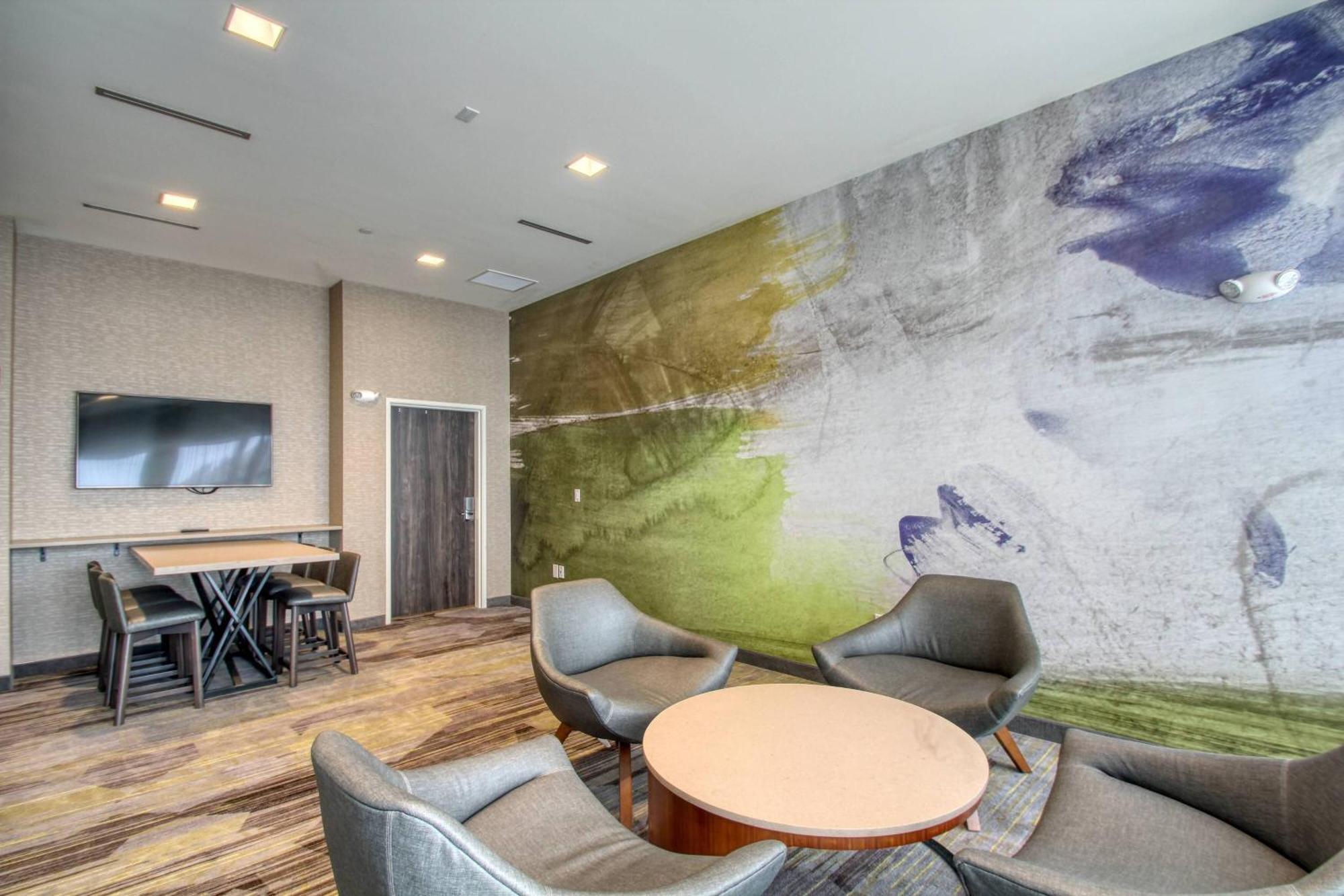 Courtyard By Marriott Fargo Hotel Exterior photo