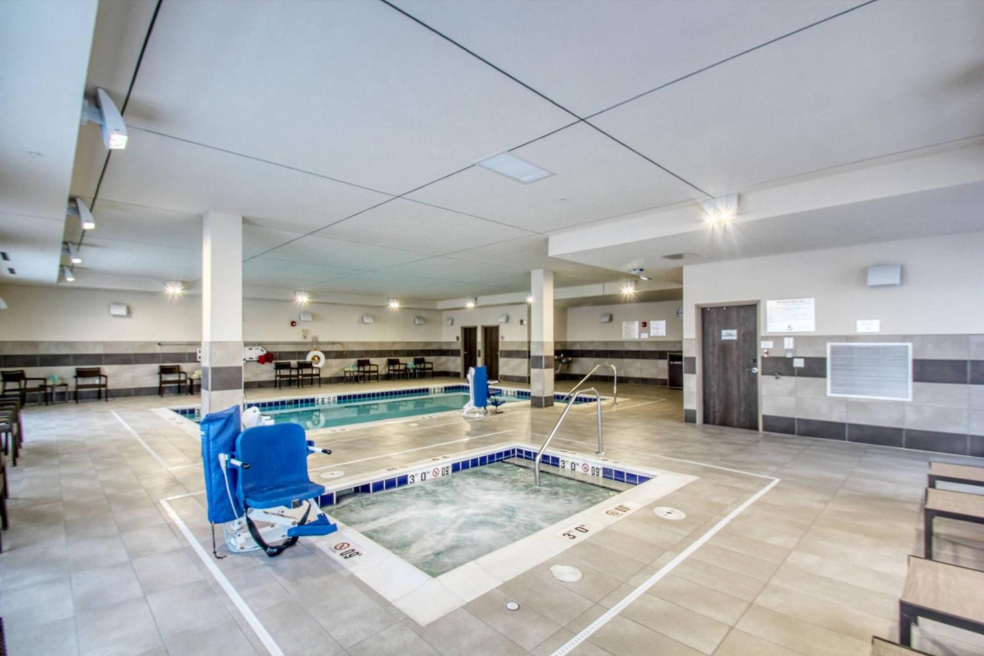 Courtyard By Marriott Fargo Hotel Exterior photo