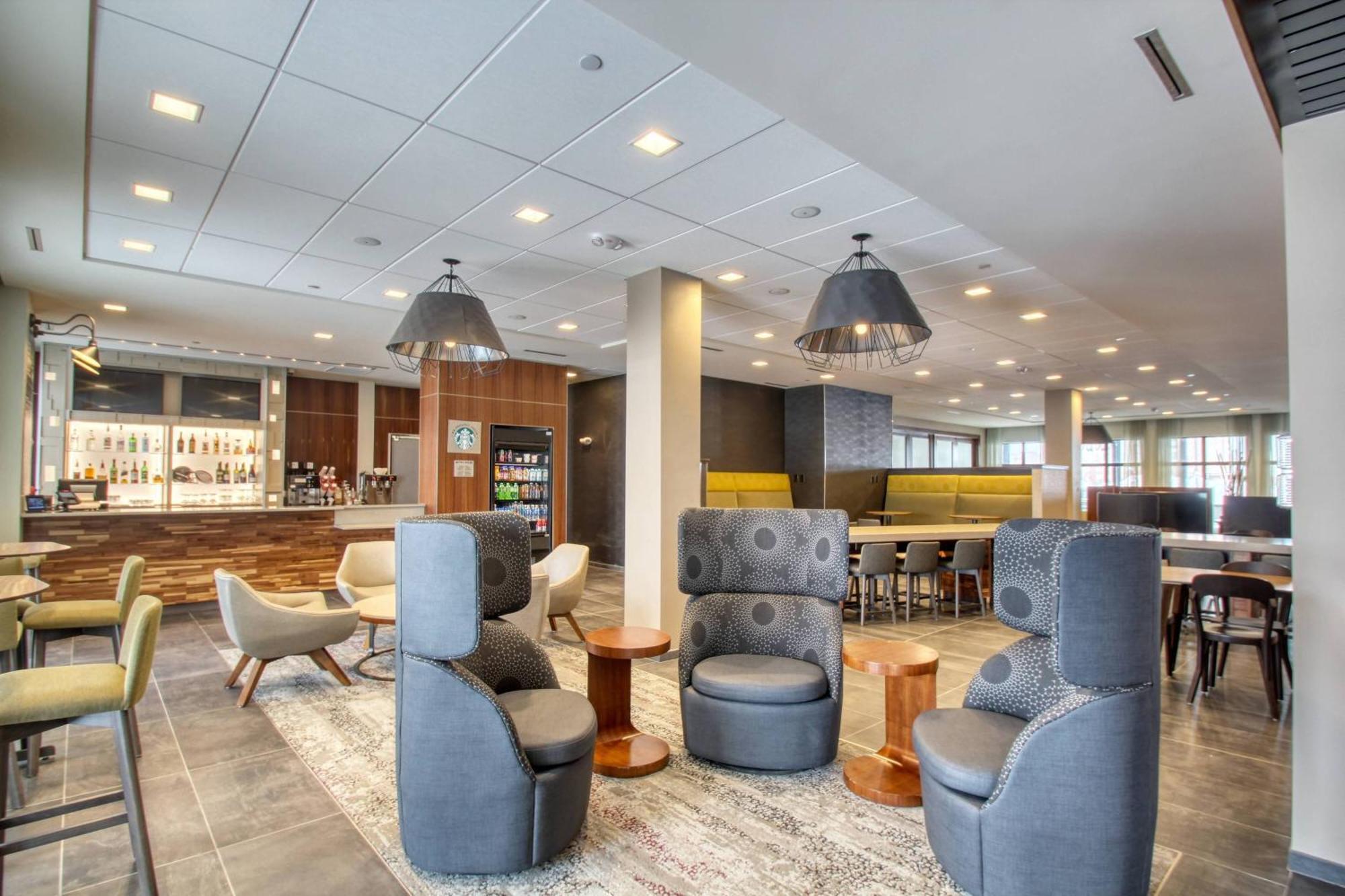 Courtyard By Marriott Fargo Hotel Exterior photo