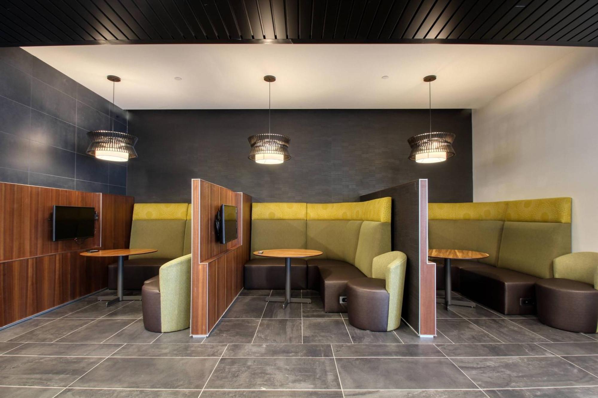 Courtyard By Marriott Fargo Hotel Exterior photo