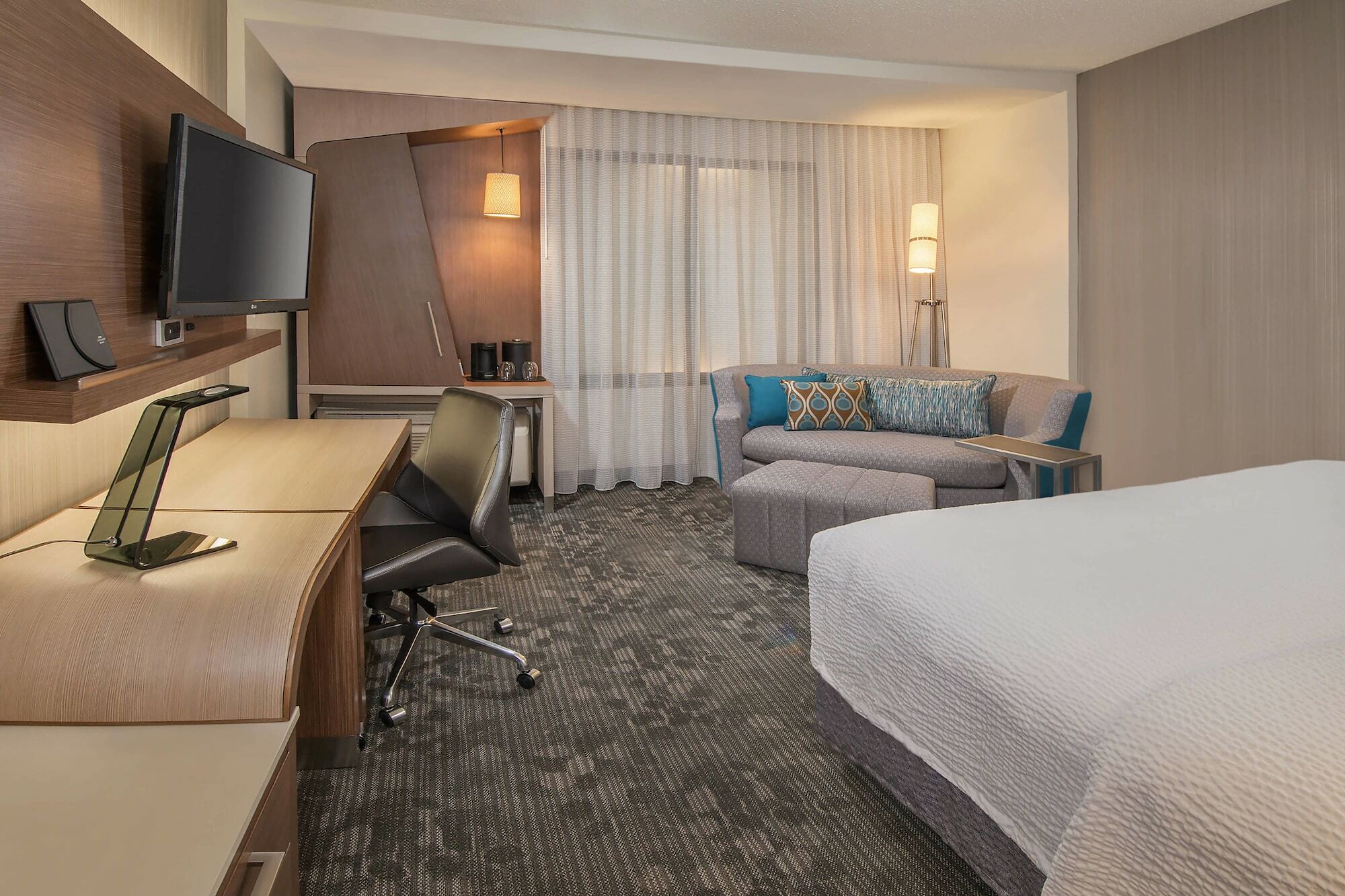 Courtyard By Marriott Fargo Hotel Exterior photo